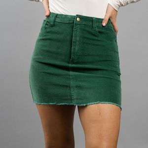 Green corduroy skirt size small. Runs true to size has some stretch. NEW/tags